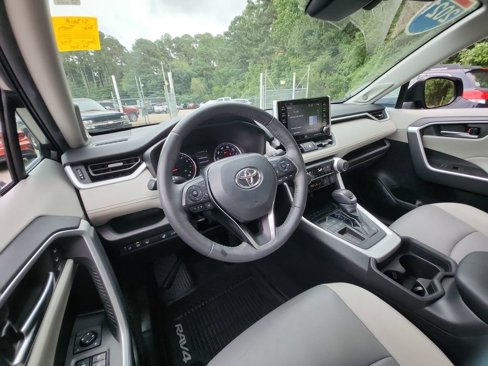 Used 2021 Toyota RAV4 XLE Premium image 14