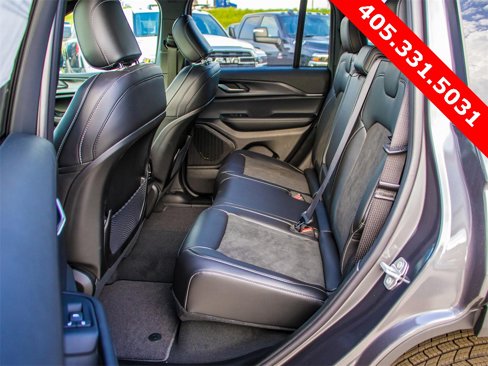 New 2025 Jeep Grand Cherokee Altitude image 23