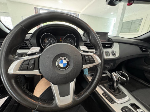 Used 2011 BMW Z4 sDrive35i image 14