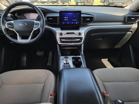 Used 2022 Ford Explorer XLT image 17
