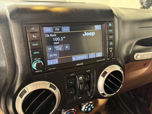 Used 2014 Jeep Wrangler Unlimited Rubicon w/ Max Tow Package image 17