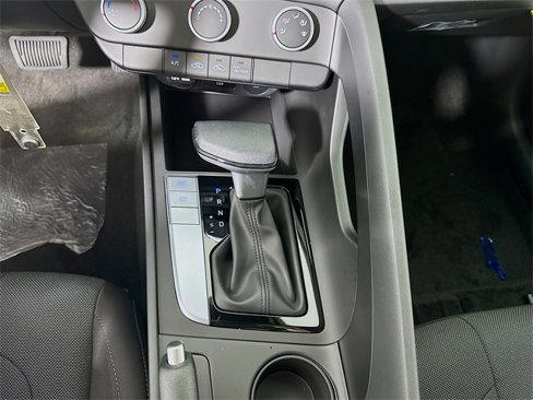 New 2025 Hyundai Elantra SE image 18