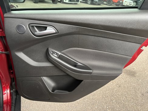 Used 2014 Ford Focus Titanium image 32