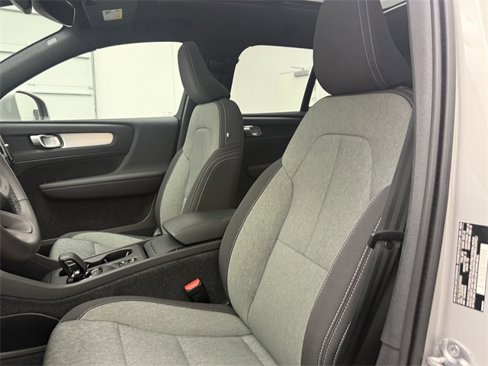 Certified 2025 Volvo XC40 B5 Core image 13