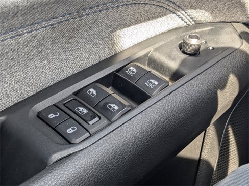 Used 2024 Jeep Compass Latitude image 21