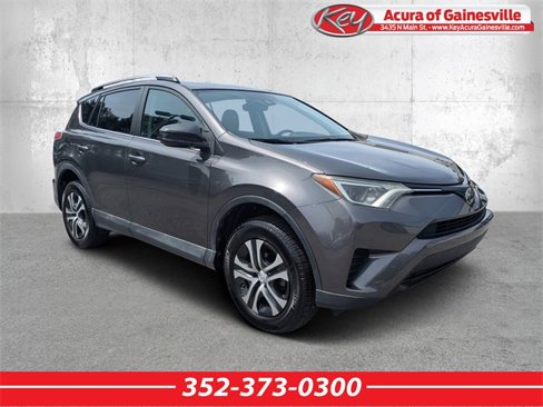 Used 2017 Toyota RAV4 LE image 1