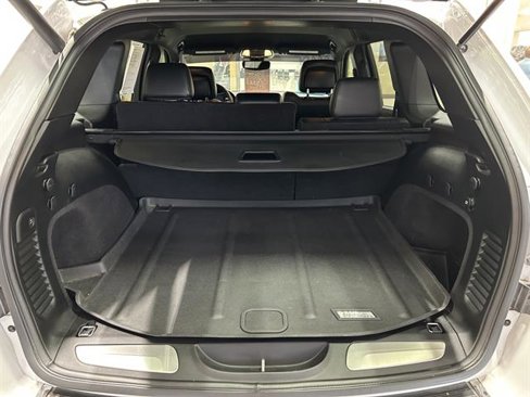 Used 2018 Jeep Grand Cherokee Limited image 25