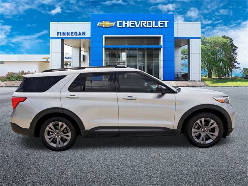Used 2022 Ford Explorer XLT w/ Equipment Group 202A image 8