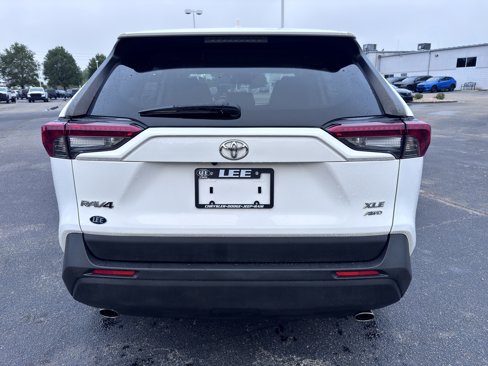 Used 2020 Toyota RAV4 XLE Premium image 6
