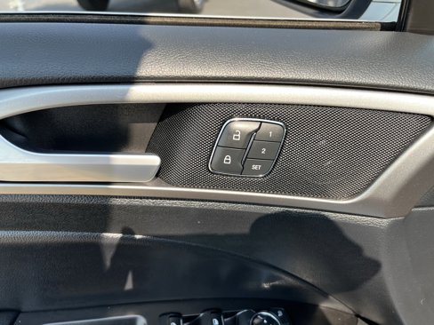 Used 2018 Ford Fusion SE w/ Fusion SE Technology Package image 15