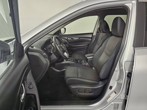 Used 2018 Nissan Rogue SV image 23