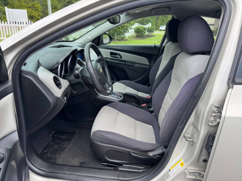 Used 2013 Chevrolet Cruze LS image 23