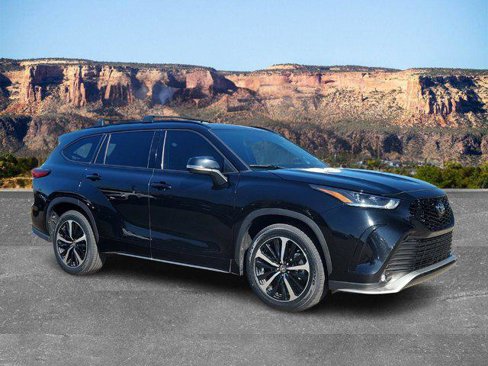 Certified 2022 Toyota Highlander XSE image 1