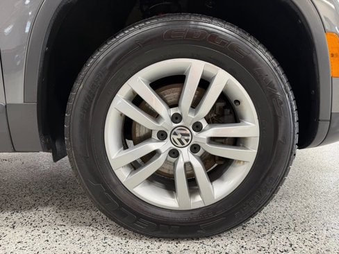 Used 2016 Volkswagen Tiguan S image 17