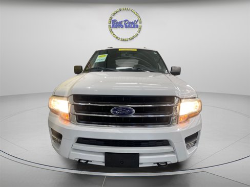 Used 2017 Ford Expedition XLT image 2