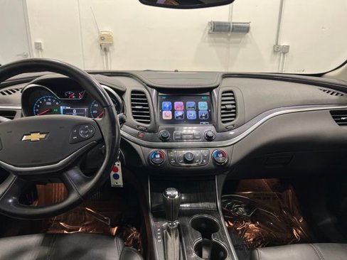 Used 2017 Chevrolet Impala LT w/ Convenience Package image 11