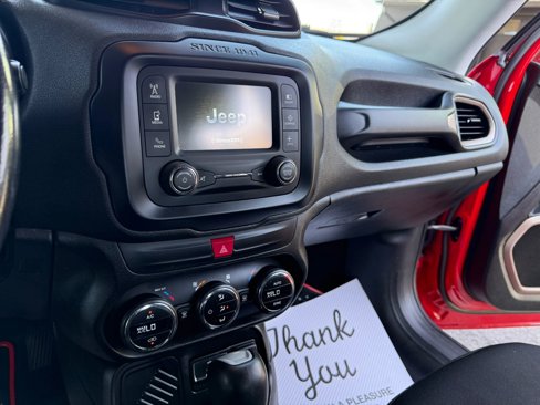 Used 2016 Jeep Renegade Latitude w/ Popular Equipment Group image 12