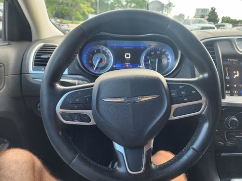 Used 2019 Chrysler 300 Touring w/ Sport Appearance Package image 21