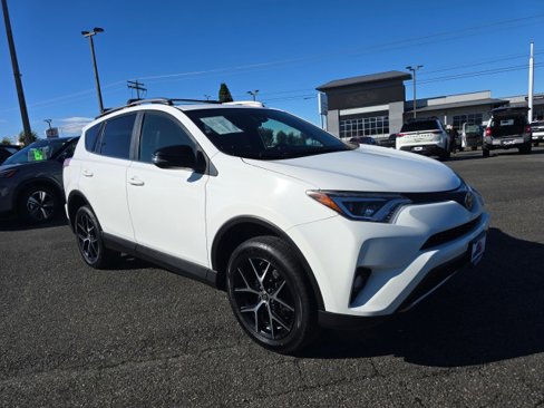 Used 2017 Toyota RAV4 SE image 1