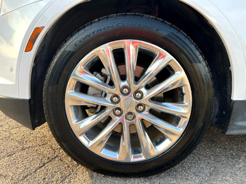 Used 2017 Cadillac XT5 Platinum w/ Driver Assist Package image 15