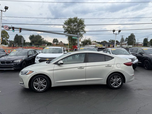 Used 2017 Hyundai Elantra SE image 5