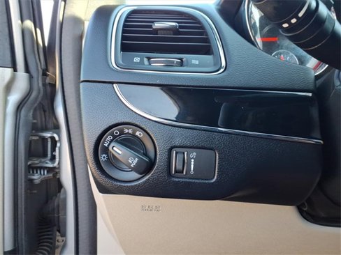 Used 2017 Dodge Grand Caravan SXT image 16