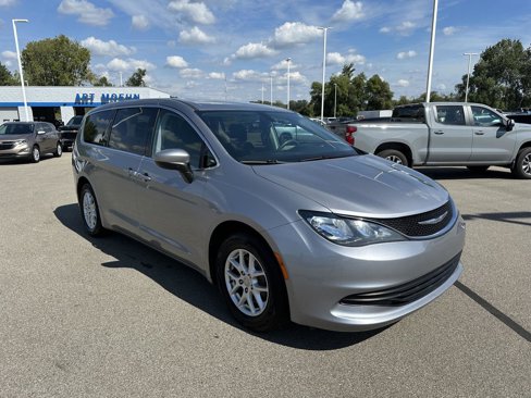 Used 2017 Chrysler Pacifica Touring image 11