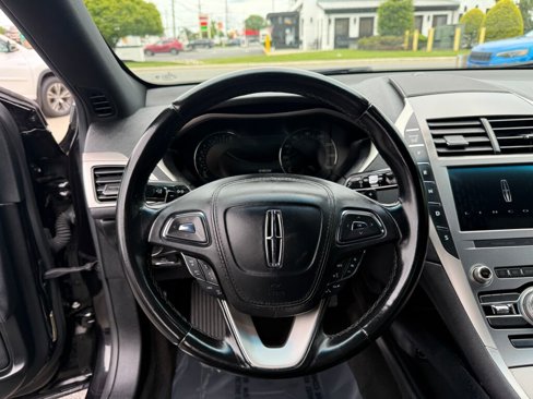 Used 2020 Lincoln MKZ image 13