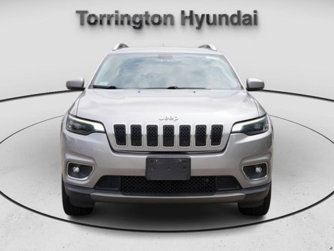 Used 2019 Jeep Cherokee Limited image 2