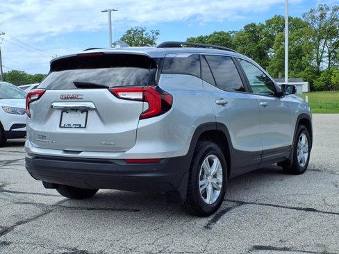 Used 2022 GMC Terrain SLE w/ Driver Convenience Package image 5