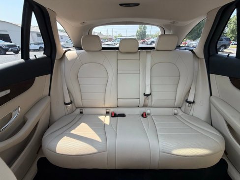 Used 2019 Mercedes-Benz GLC 300 4MATIC image 24