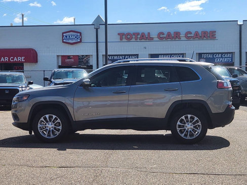 Used 2019 Jeep Cherokee Latitude w/ Cold Weather Group image 2