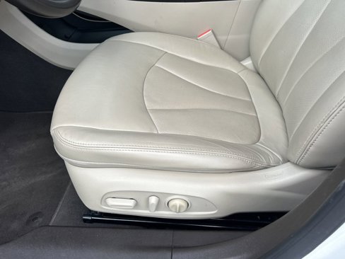 Used 2017 Buick LaCrosse Essence image 19