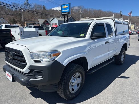 Used 2019 Toyota Tacoma SR image 1