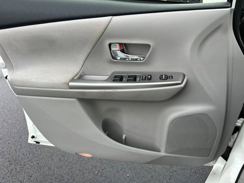 Used 2017 Toyota Prius V Three image 15