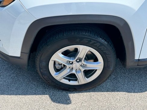 Certified 2024 Jeep Compass Latitude image 15