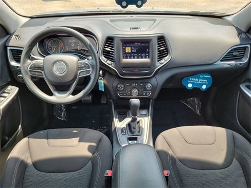 Used 2019 Jeep Cherokee Latitude w/ Popular Appearance Group image 18