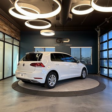 Used 2019 Volkswagen Golf S image 3
