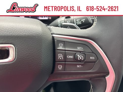 Used 2024 Jeep Grand Cherokee Laredo X image 19