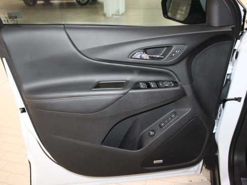 Used 2023 Chevrolet Equinox Premier image 11