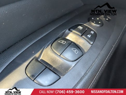 Used 2018 Nissan Pathfinder SV image 18