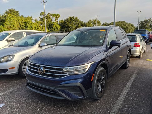 Certified 2022 Volkswagen Tiguan SE image 2