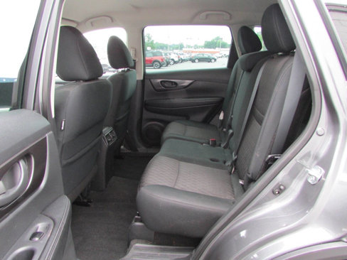 Used 2019 Nissan Rogue S image 5