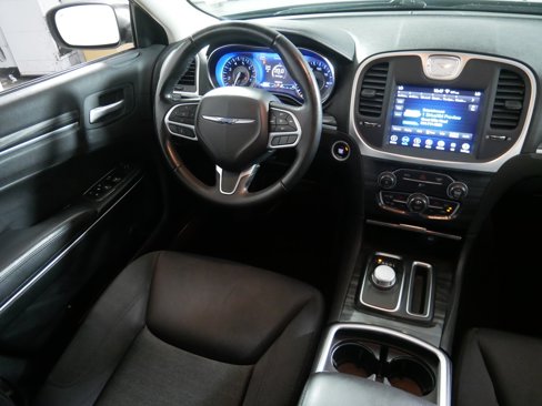 Used 2018 Chrysler 300 Touring image 9