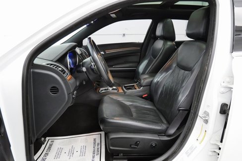 Used 2016 Chrysler 300 C Platinum image 11