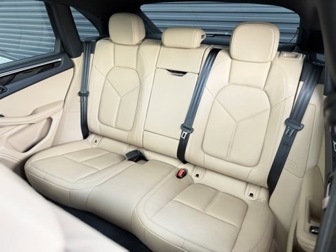 Certified 2025 Porsche Macan image 24