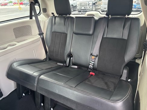Used 2019 Dodge Grand Caravan SXT image 17
