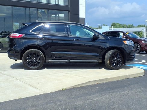 Used 2023 Ford Edge SE w/ Black Appearance Package image 8