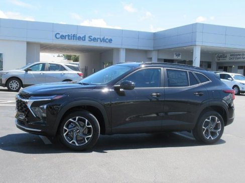 New 2025 Chevrolet Trax LT w/ Driver Confidence Package image 2