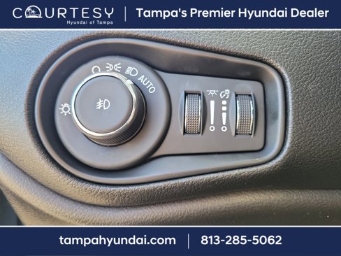 Used 2018 Jeep Renegade Latitude image 21